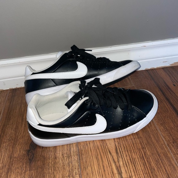 Nike sneakers - Picture 3 of 4